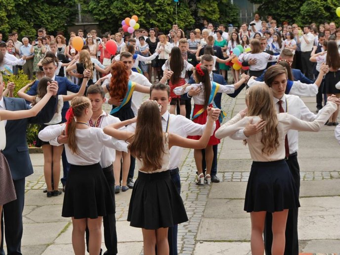 Загальноміський парад випускників відбувся і в Ужгороді – 21