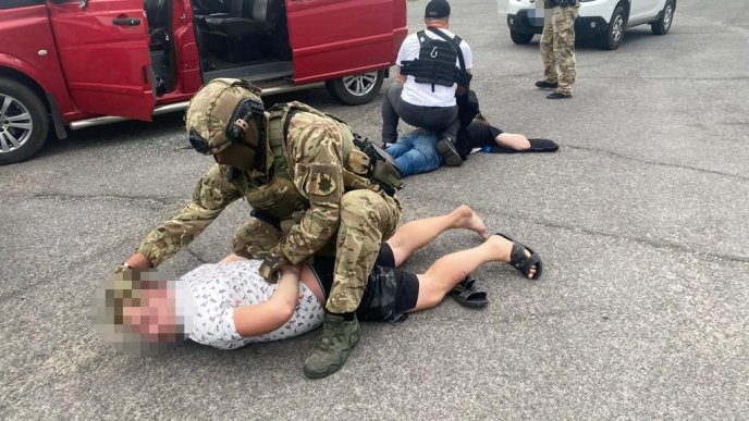 Чоловіків привозили у Мукачево: поліція затримала злочинне угруповання – 03