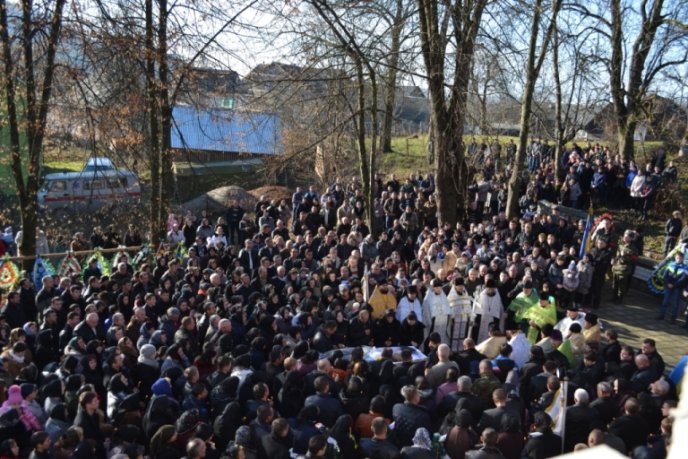 На Тячівщині прощались з загиблим героєм Олександром Шимоном (ФОТО) – 06