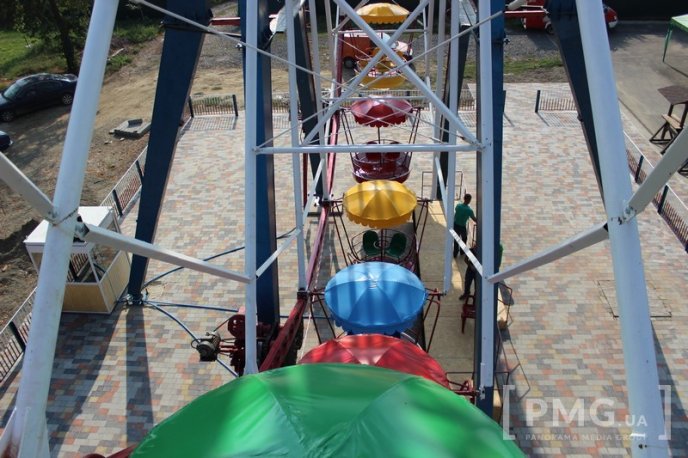 У парку "Перемога" запрацювало оглядове колесо – 22