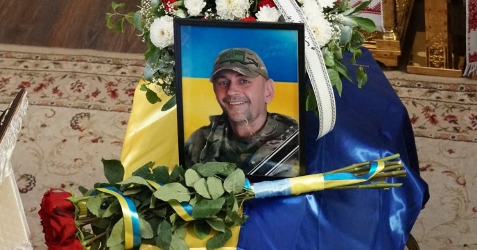 У Мукачеві попрощалися з полеглим воїном, який добровільно став на захист України – 03
