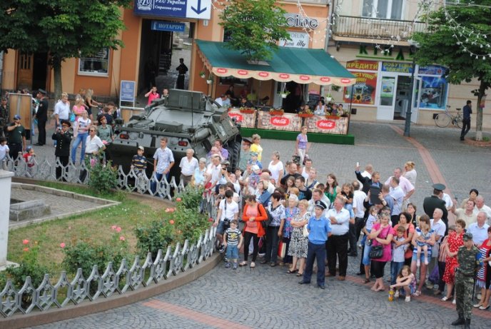 Центр Мукачева "захопили" військові (ФОТОРЕПОРТАЖ)  – 07 Центр Мукачева "захопили" військові (ФОТОРЕПОРТАЖ)  – 07