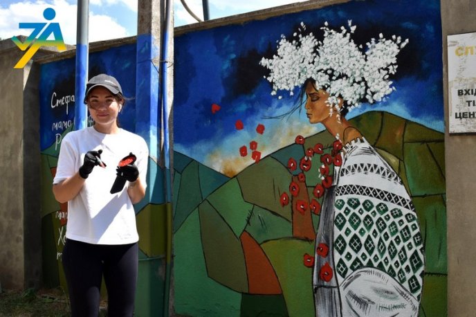 В Ужгороді створили нові патріотичні мурали – 03