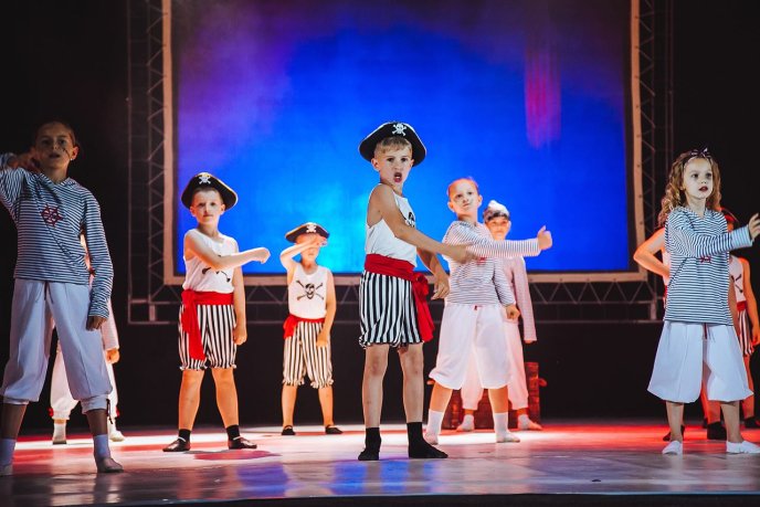 В Ужгороді студія сучасного танцю «Бліц» провела звітний концерт – 18