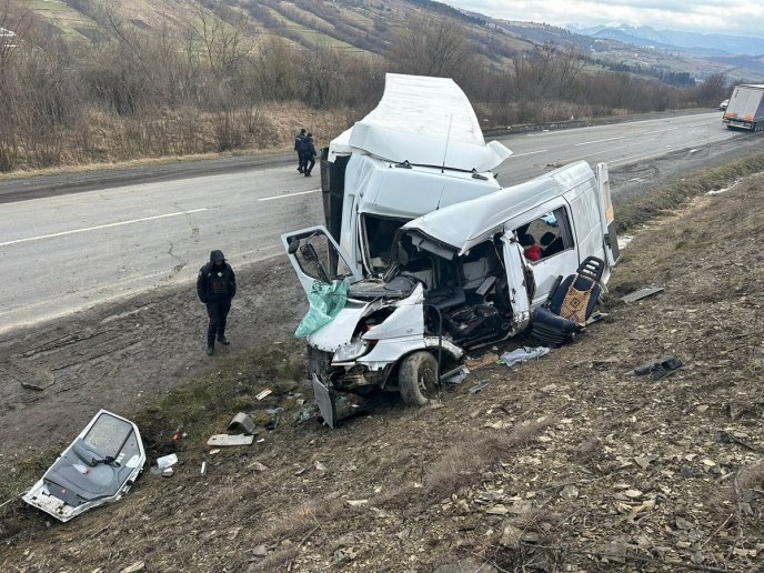Серед загиблих – 3-річна дитина: поліція розповіла подробиці моторошної ДТП – 01