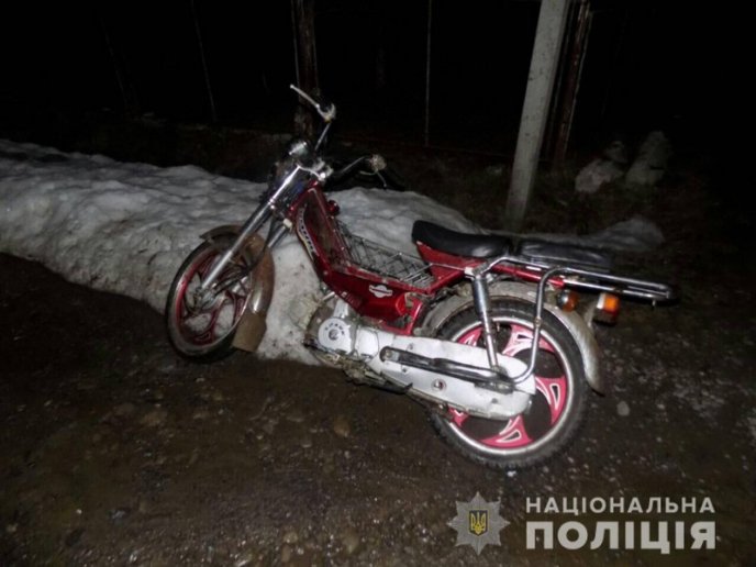 Чоловік із сокирою в руках напав на подружжя – 02