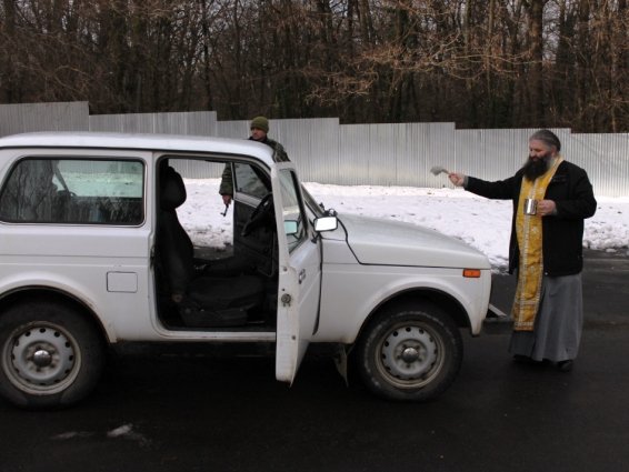 Четверо закарпатських кінологів разом зі службовими собаками вирушили у Маріуполь – 07