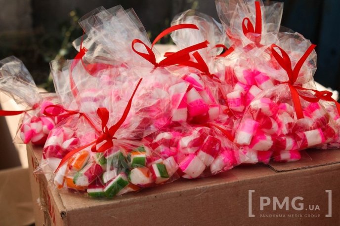 Набережну перед Мукачівським монастирем заполонили торговці – 08