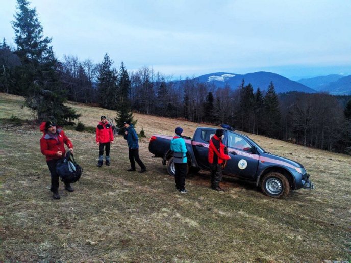 Наодинці вирішила підкорити Карпати: молода жінка потрапила у халепу – 01