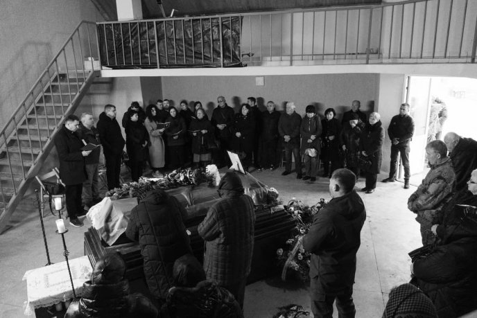 Мукачево попрощалось із загиблим військовослужбовцем – 01