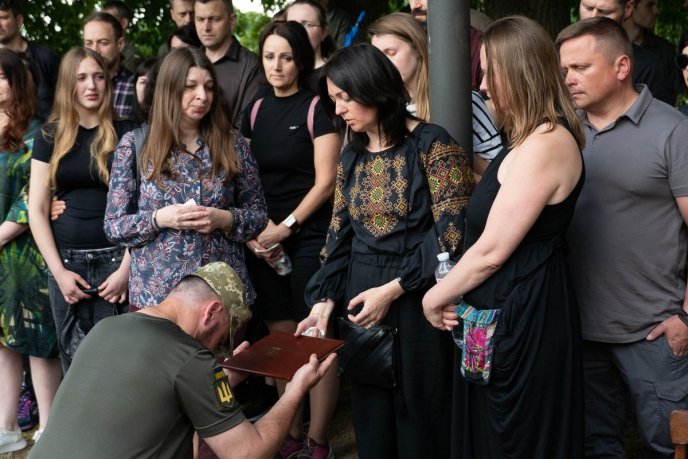 В Ужгороді сьогодні поховали військового – 03