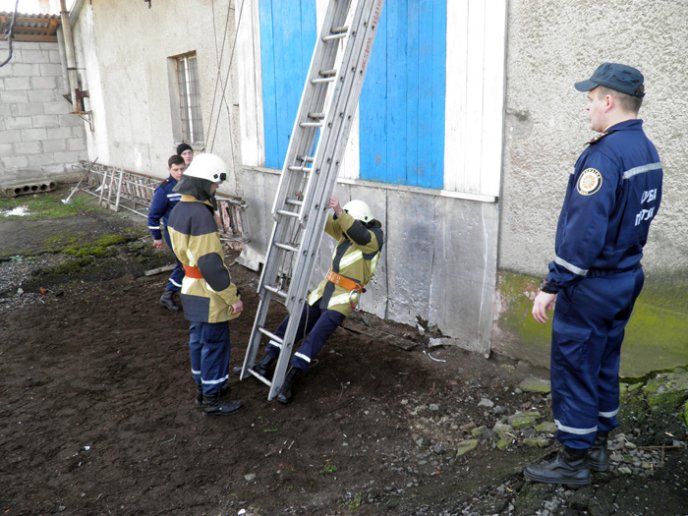 В Ужгороді триває професійна підготовка пожежних-рятувальників – 03 В Ужгороді триває професійна підготовка пожежних-рятувальників – 03