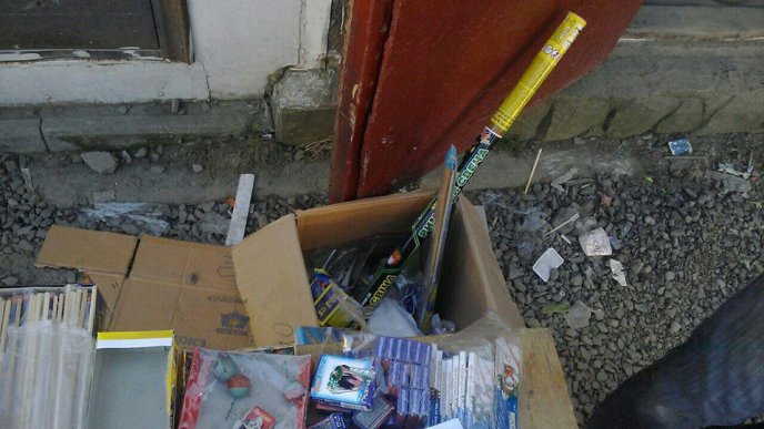 Ужгородські патрульні виявили незаконний збут піротехніки – 01