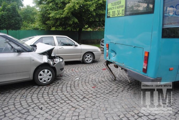 У Мукачеві велика ДТП: зіткнулись чотири автомобілі – 09