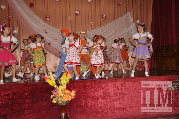 У міському Будинку школярів вітали ветеранів педагогічної ниви (ФОТО) – 31