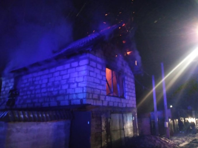 У Сваляві врятували від знищення надвірну споруду – 01