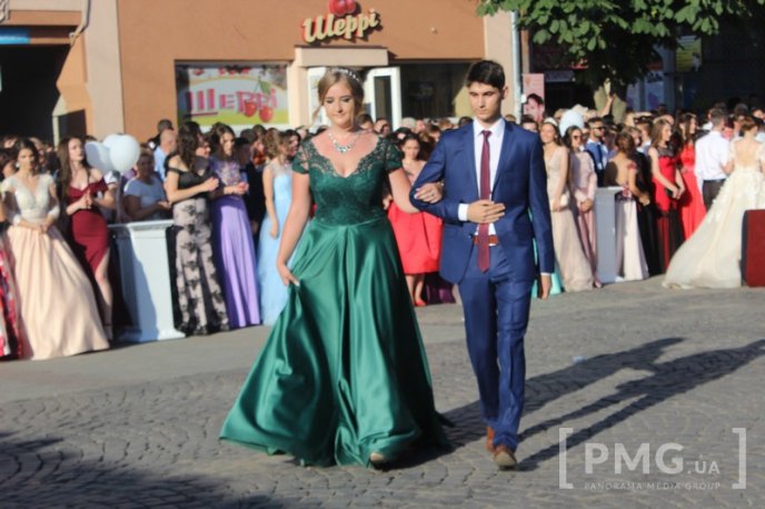 У Мукачеві нагородили випускників-медалістів – 55