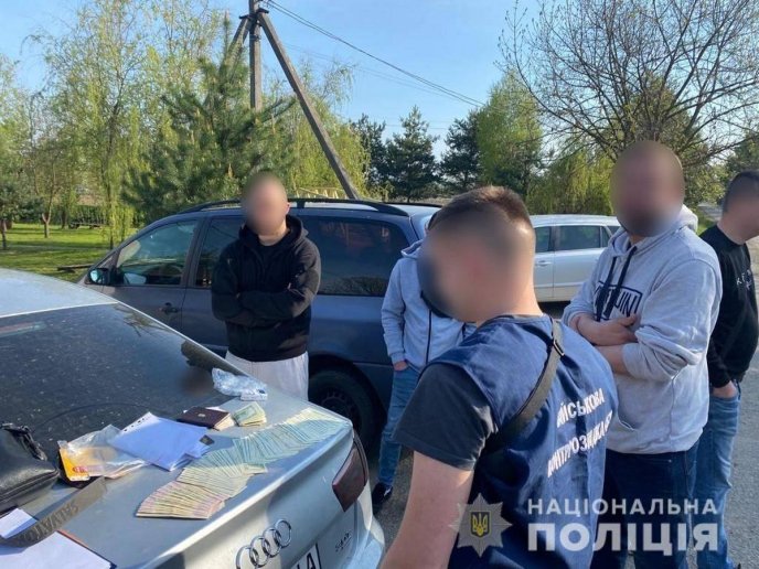 Затримали організатора нелегальної переправи через держкордон чоловіків: подробиці від поліції – 01