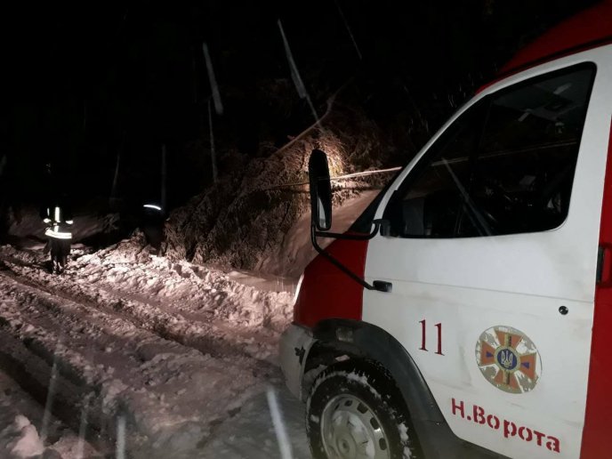 На трасі "Київ-Чоп" відкрили рух для вантажівок – 08