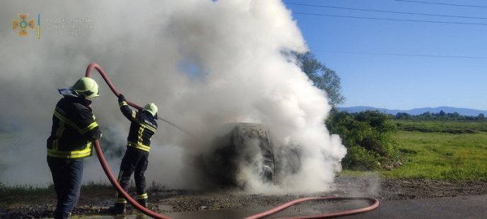 На дорозі згорів вщент Volkswagen Transporter – 03