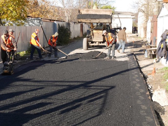 В Ужгороді проводять ремонт у провулку Приютському – 01