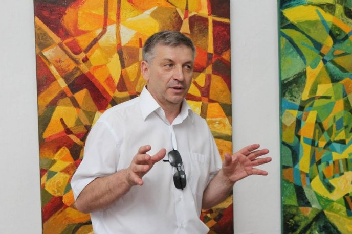 У Мукачеві відкрили виставку відомого закарпатського художника  – 12