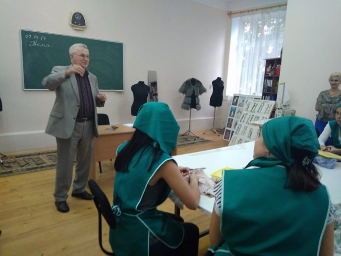 До Берегівського ліцею сфери послуг завітав відомий академік – 02