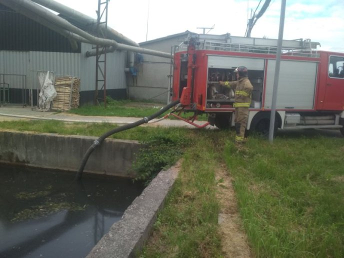 Рятувальники ліквідували пожежу на підприємстві – 02 Рятувальники ліквідували пожежу на підприємстві – 02