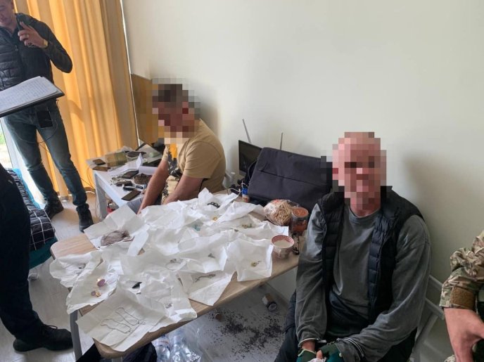 На Закарпатті викрили злочинну групу, яка обікрала відомого українського футболіста – 02 На Закарпатті викрили злочинну групу, яка обікрала відомого українського футболіста – 02