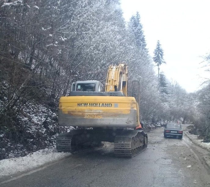 У Рахівському районі на дорогу зійшов селевий потік – 02