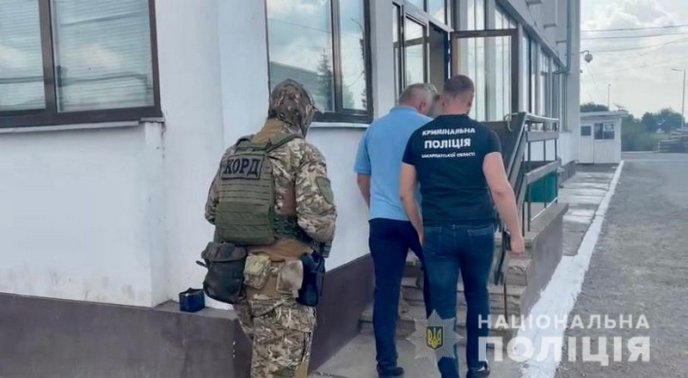 Двоє закарпатських митників попалися на корупції – 04