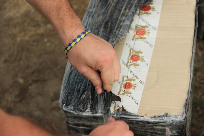 На Закарпатті під паливними брекетами виявили партію контрабандних цигарок – 15