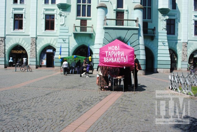 У центрі Мукачева з’явився "антитарифний" намет (ФОТО) – 01