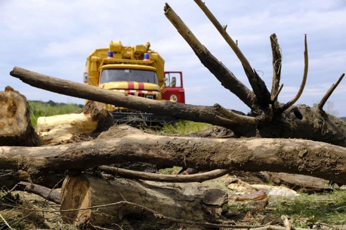 На Закарпатті русла річок очищають від сміттєвих заторів – 03
