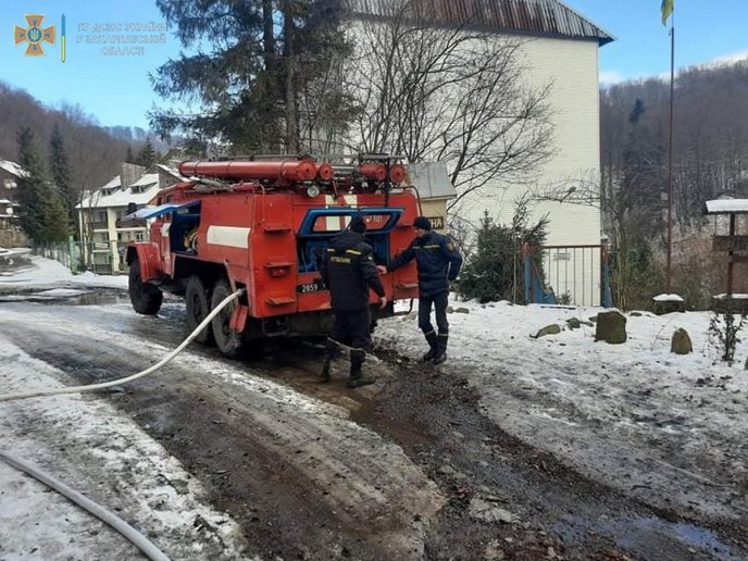 У Лумшорах на території лікувально-оздоровчого комплексу виникла пожежа – 03