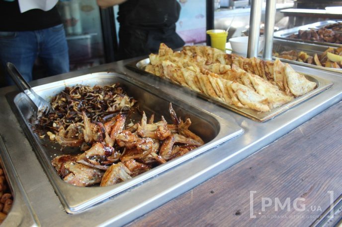 У Мукачеві розпочався фестиваль "Огинь і мнясо": асортимент та ціни – 02