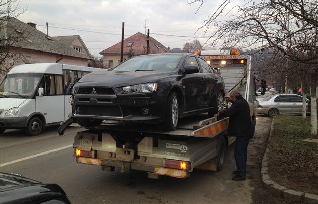 З’явились фото розбитого автомобіля Олександра Шуфрича (ФОТО) – 05 З’явились фото розбитого автомобіля Олександра Шуфрича (ФОТО) – 05
