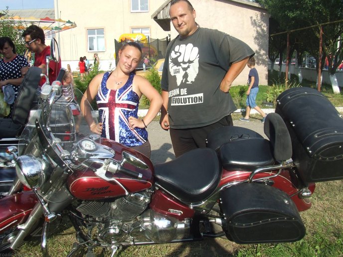 Вершник у рясі: у Берегові живе і працює священик-байкер  – 04