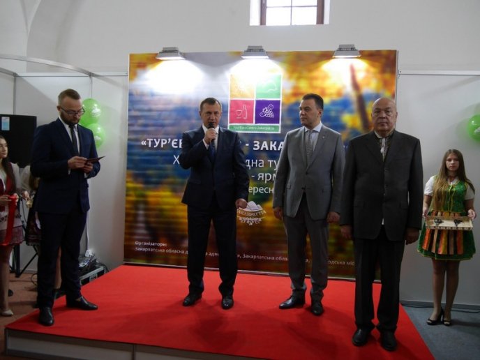 В Ужгороді стартувала найбільша туристична виставка області – 02