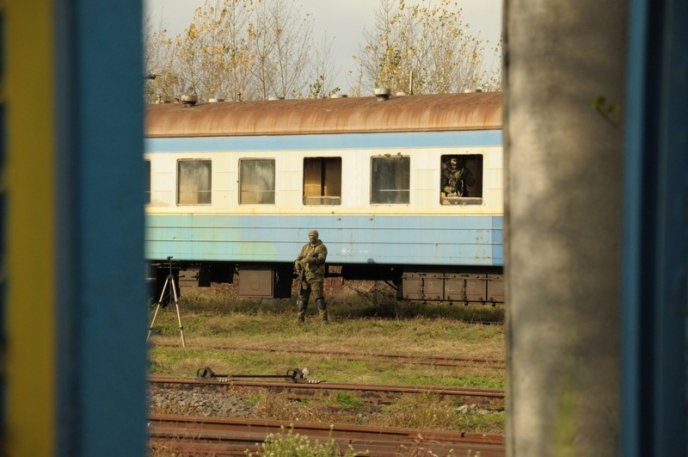 У Мукачеві "терористи" захопили потяг та взяли в заручники його охоронців – 01