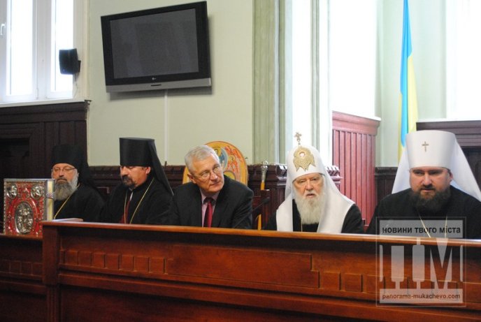 У мукачівській ратуші провели круглий стіл за участі Патріарха Філарета (ФОТО) – 09 У мукачівській ратуші провели круглий стіл за участі Патріарха Філарета (ФОТО) – 09