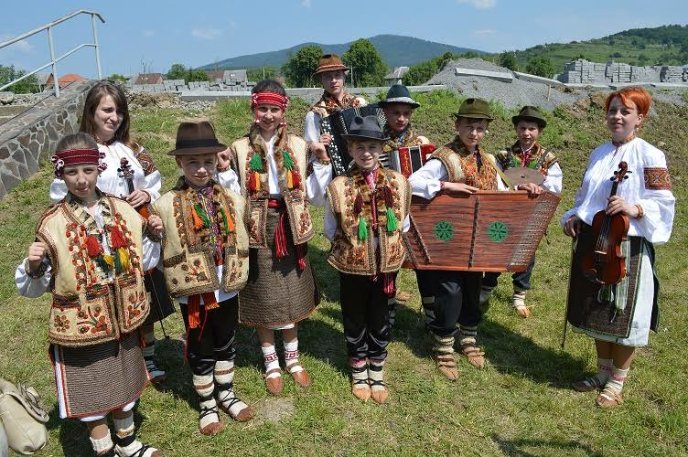 Молоді таланти Рахівщини взяли участь у фестивалі-конкурсі "Смарагдові витоки" – 06