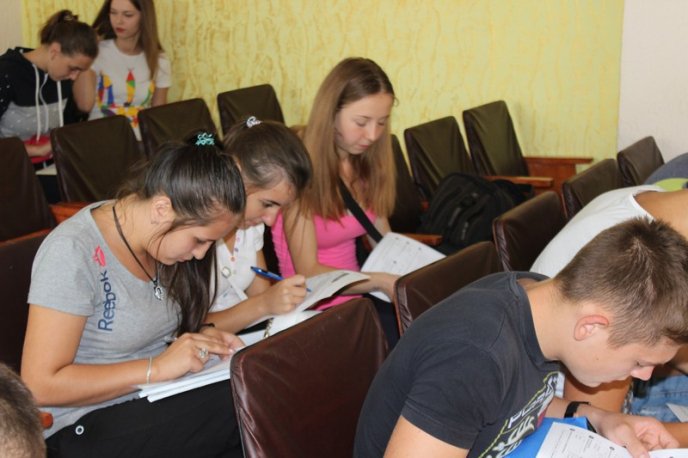 Мукачівські студенти зустрілись із патрульними поліцейськими – 16