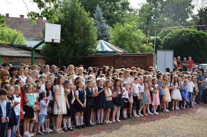 У школах Мукачева пролунав останній дзвінок – 07