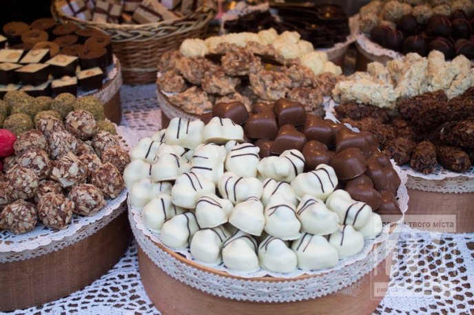 На ярмарку до Дня святого Мартина мукачівці куштують справжні ласощі (ФОТОРЕПОРТАЖ) – 14