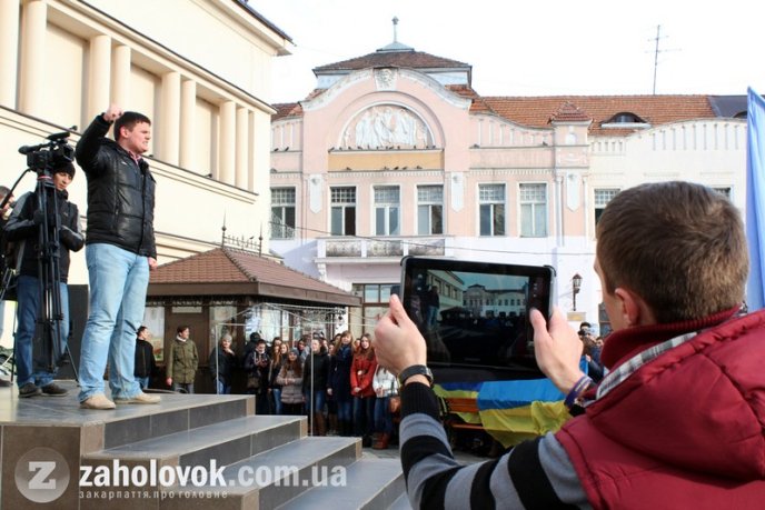 В Ужгороді студенти влаштували ЄвроМайдан (ФОТО) – 02