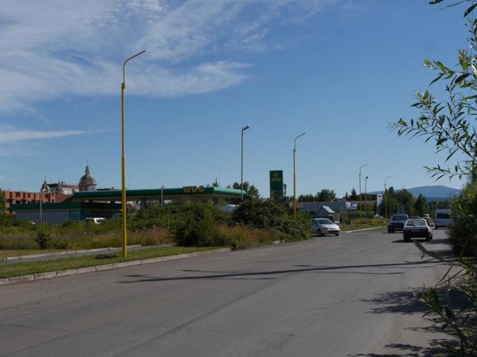 В Ужгороді встановлювали нові опори для вуличного освітлення – 06