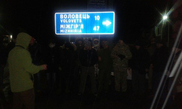 Закарпатські активісти продовжують блокаду російських вантажівок – 06