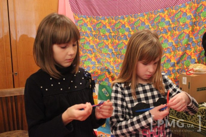 У Мукачеві діти власноруч робили валентинки військовим – 07