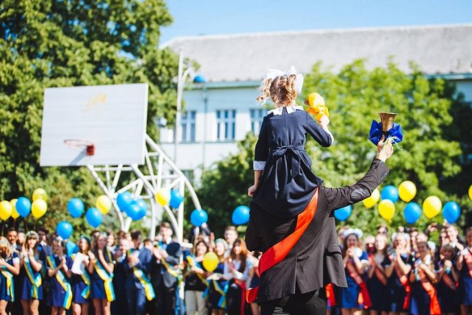 В Ужгородській ЗОШ №3 відлунав останній дзвінок (ФОТО) – 14